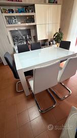cucina componibile,  tavolo e sedie