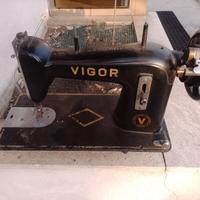 Macchina per cucire Singer del 1948 più un'altra v