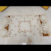tovaglietta ricamata con centri