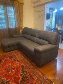 Divano angolare mai usato ,con letto estraibile