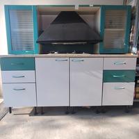 Cucina con gas e cappa 