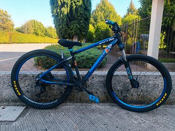  Wheelie bike 27,5 pollici 