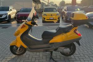 Honda Foresight 250 con 24.000km