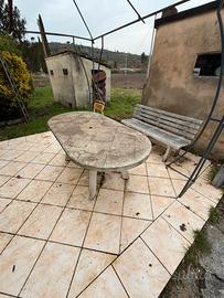 Tavolo panca e 4 sedie **Leggere Descrizione**