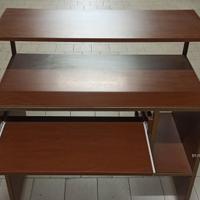 Scrivania su rotelle con vano porta PC