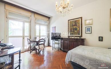 TRILOCALE CON ASCENSORE E GARAGE