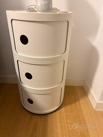 Due comodini kartell bianchi