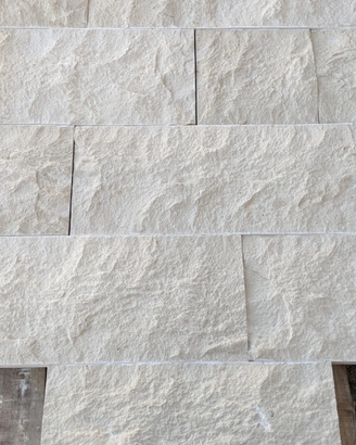 Rivestimento scapezzato-bugnato