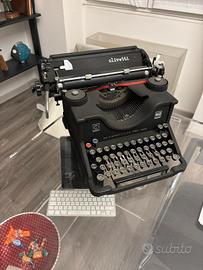 Macchina da scrivere Olivetti
