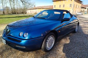 alfa romeo 916 spider