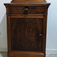 comodino antico restaurato