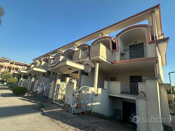 VILLA A SCHIERA A ACERRA