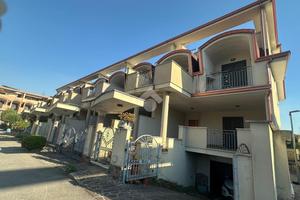 VILLA A SCHIERA A ACERRA