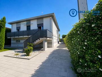 Villa Signorile con due appartamenti e ampio giard