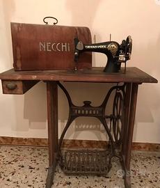 ANTICA MACCHINA DA CUCIRE GRAND PRIX