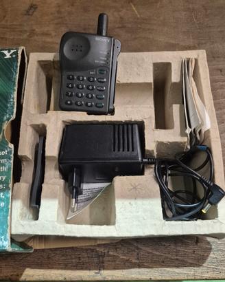 cellulare sony cm-r111