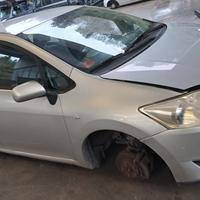 TOYOTA AURIS 2010 SOLO PER RICAMBI