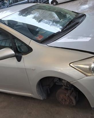 TOYOTA AURIS 2010 SOLO PER RICAMBI