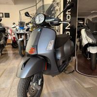 Piaggio Vespa 300 GTS super sport
