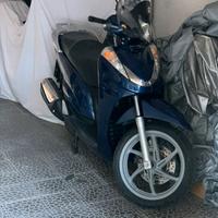 Honda sh 300 con soli 4400 km