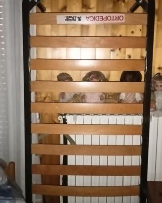 Rete singola con doghe e materasso matrimoniale