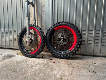 Cerchi HM Motard con Copertone Enduro