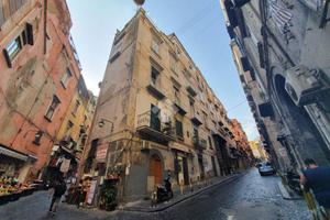 MONOLOCALE A NAPOLI