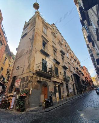 MONOLOCALE A NAPOLI