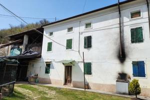 Rustico / Casale di 278 m² a Cazzano di Tramigna
