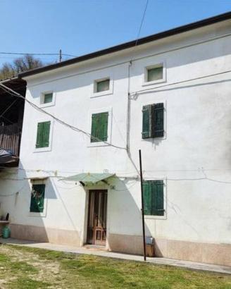 Rustico / Casale di 278 m² a Cazzano di Tramigna