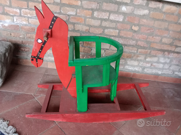 Cavallo a dondolo