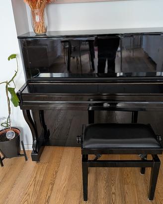 pianoforte verticale con sgabello incluso 