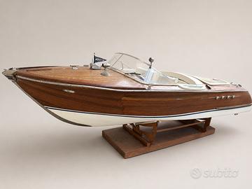 Modellino motoscafo RIVA AQUARAMA in legno