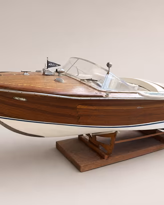Modellino motoscafo RIVA AQUARAMA in legno