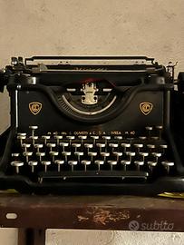 Macchina da scrivere Olivetti M40