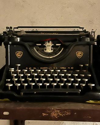 Macchina da scrivere Olivetti M40