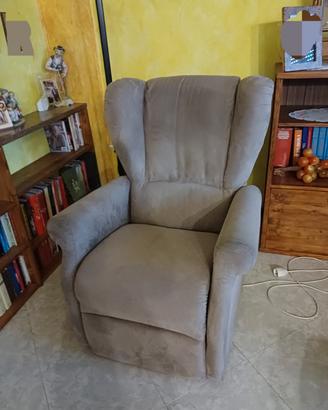 Poltrona con alzata assistita