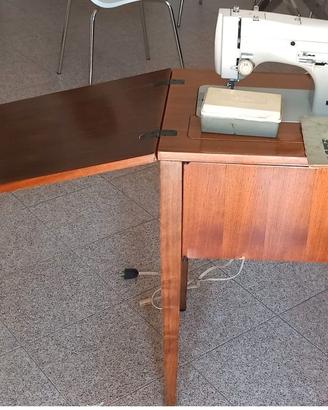 Macchina da cucire Necchi Type 525