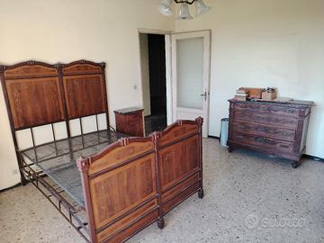 Letto matrimoniale d'epoca in legno e metallo