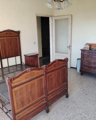 Letto matrimoniale d'epoca in legno e metallo
