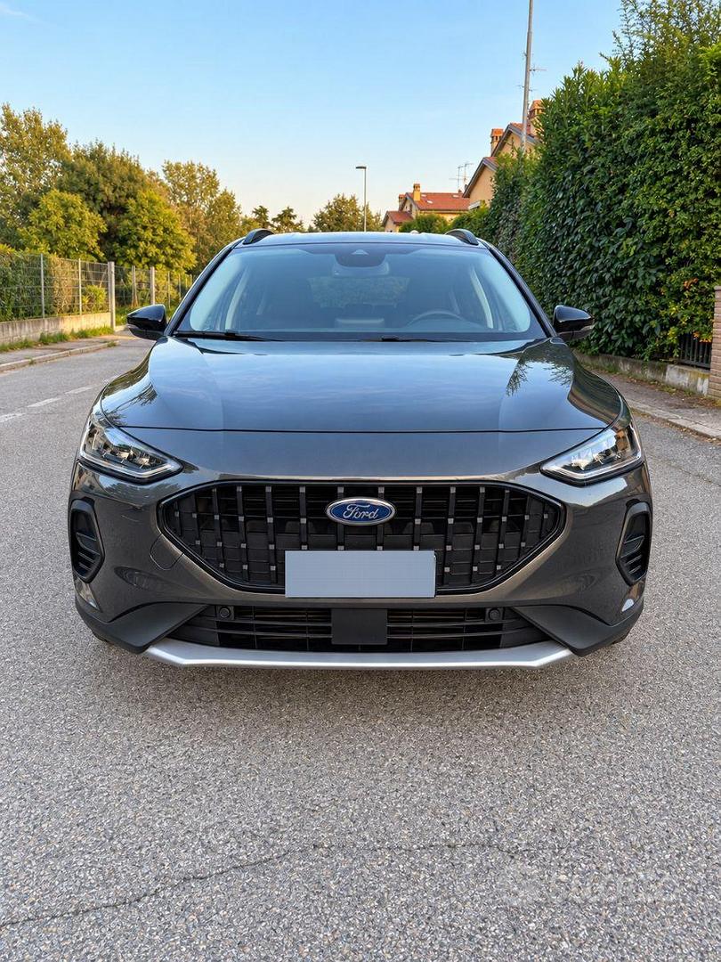 Ford Focus 2022 photo 2
