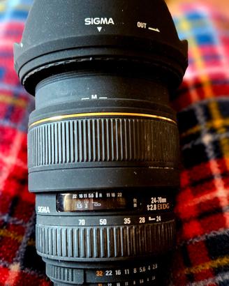 SIGMA  24-70 / 2.8 EX DG per  NIKON