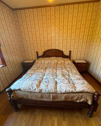 Letto matrimoniale e 2 comodini