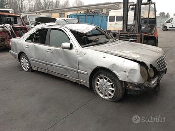 Mercedes classe E w210 270cdi demolito per ricambi