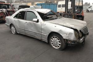 Mercedes classe E w210 270cdi demolito per ricambi