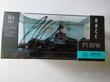 modellino Mercedes F1 con autografo