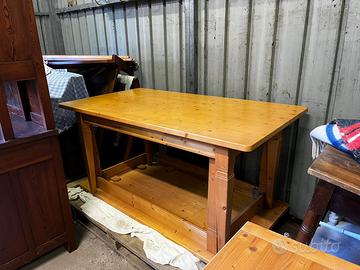 Coppia di tavoli da pranzo