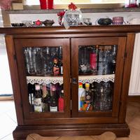 Mobili per salotto vendibili anche singolarmente.