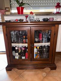 Mobili per salotto vendibili anche singolarmente.