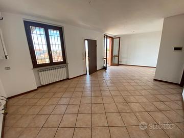 Quinzano d'Oglio (VICINANZE)- Quadrilocale 2 Bagni